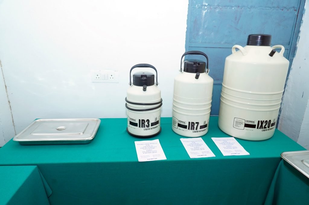 Liquid nitrogen containers for semen storage
